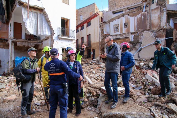 Tolón destaca la coordinación entre administraciones, Fuerzas y Cuerpos de Seguridad y servicios de emergencias en el rescate y atención a las víctimas de la DANA