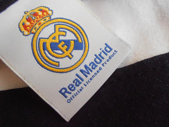 Una etiqueta de un producto del Real Madrid