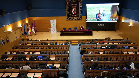 El director y guionista Jota Linares inaugura las jornadas UCLéeMe-General Óptica