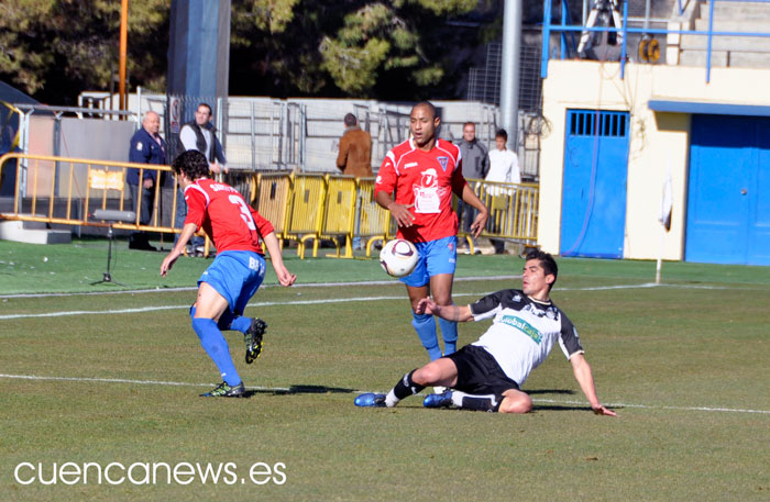 Remontada ante  La Roda en los minutos finales (3-2)