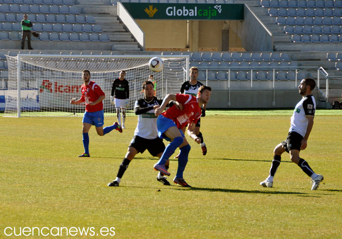 Remontada ante  La Roda en los minutos finales (3-2)