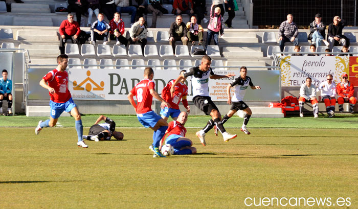 Remontada ante  La Roda en los minutos finales (3-2)