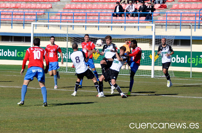 Remontada ante  La Roda en los minutos finales (3-2)